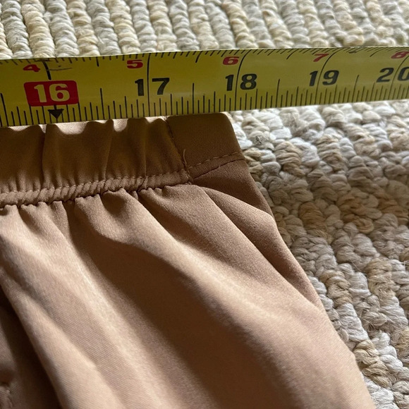 Chico's Women’s Zenergy Cropped brown tan Capri Stretch Pants Size 2 - Picture 5 of 9